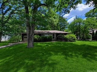 33 Summit Drive, Smithtown, NY 11787