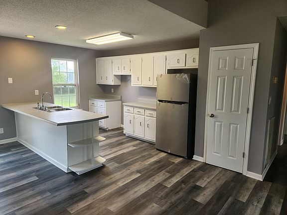 4th image of 1332 Fergie Ct
