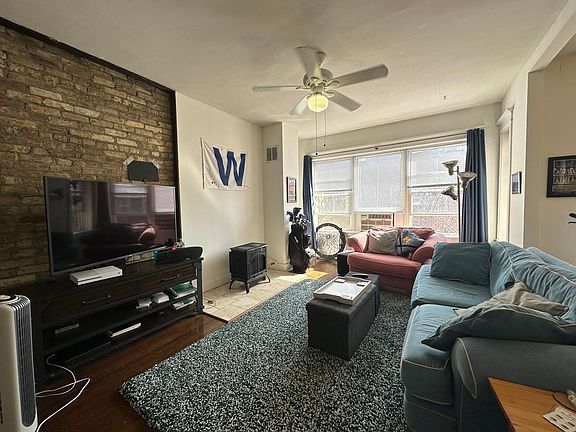 2nd image of 933 W Cornelia Ave APT 2A