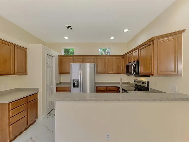 7803 33rd St E — Photo 16