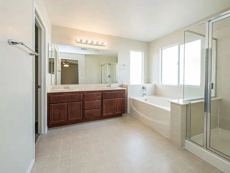 1240 Maple Pines Ave — Photo 9