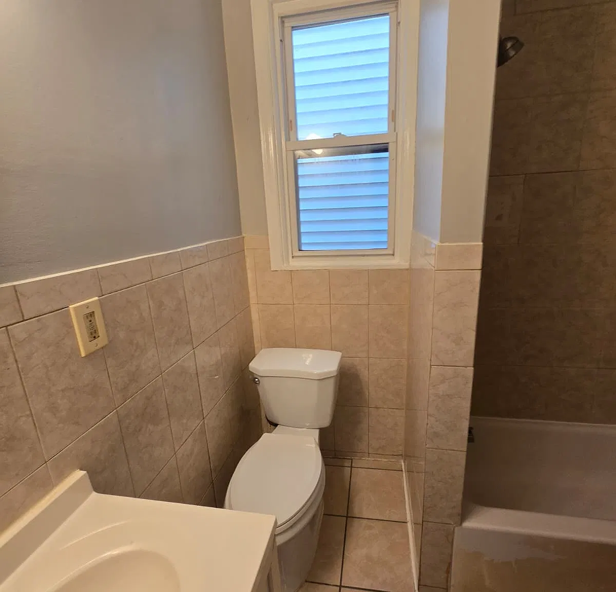 3 bed, $2,400 — Photo 4