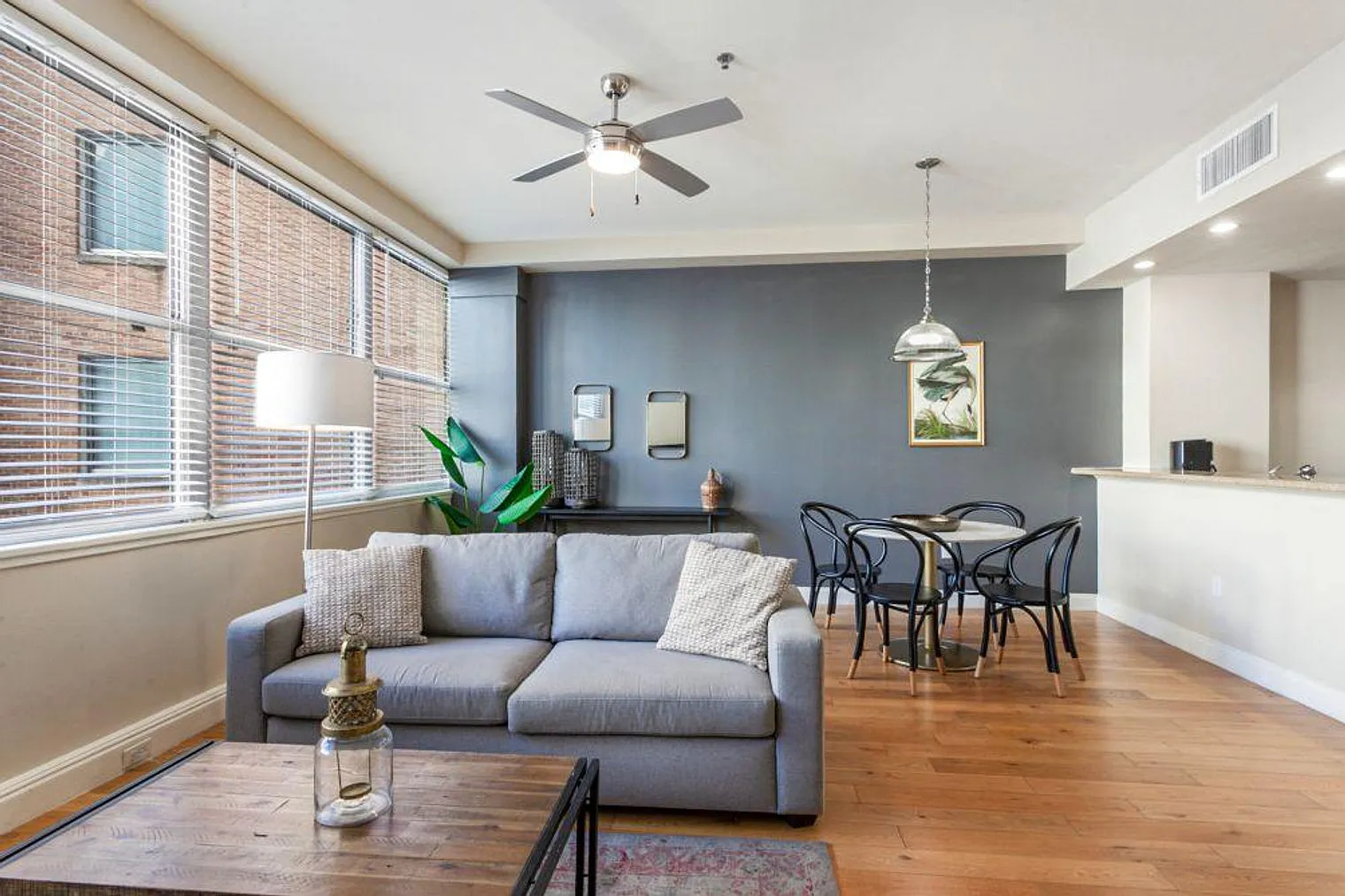 1 bed, 2.0 bath, 430 sqft, $3,914 — Photo 2