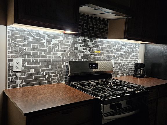 Cabinet lighting