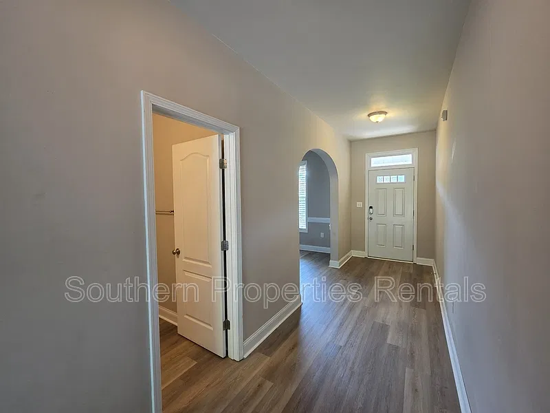 3 bed, 3.5 bath, 2950 sqft, $2,150 — Photo 3