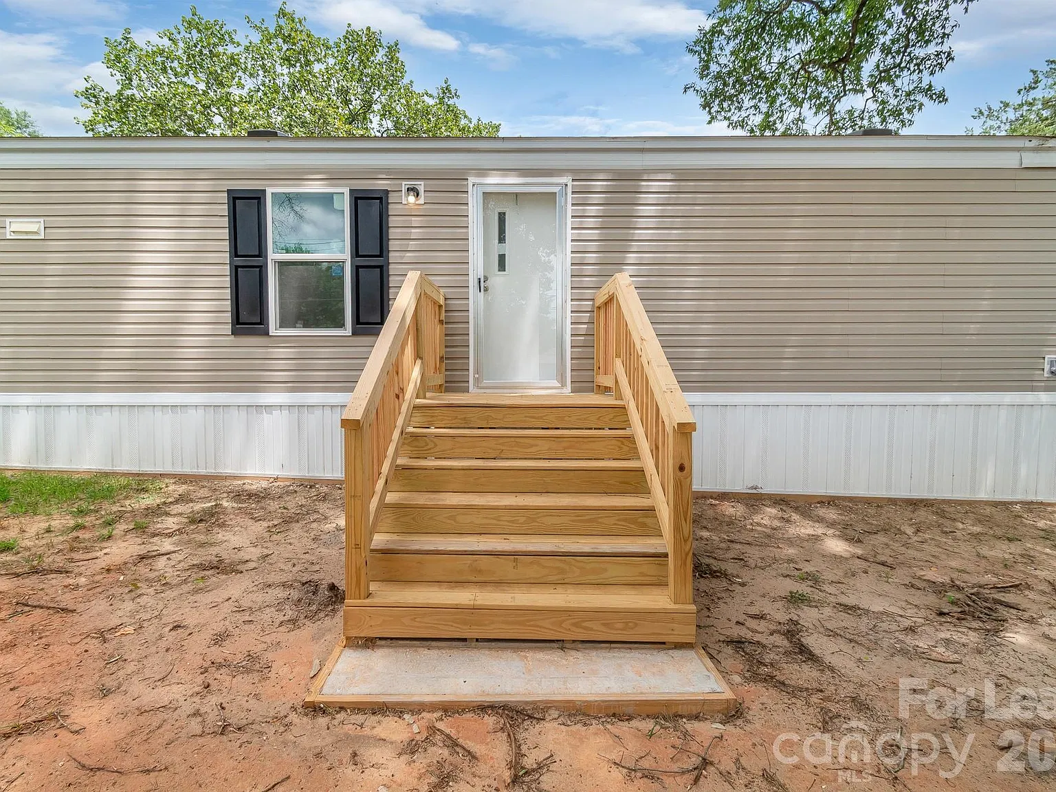3 bed, 2.0 bath, 905 sqft, $1,600 — Photo 4