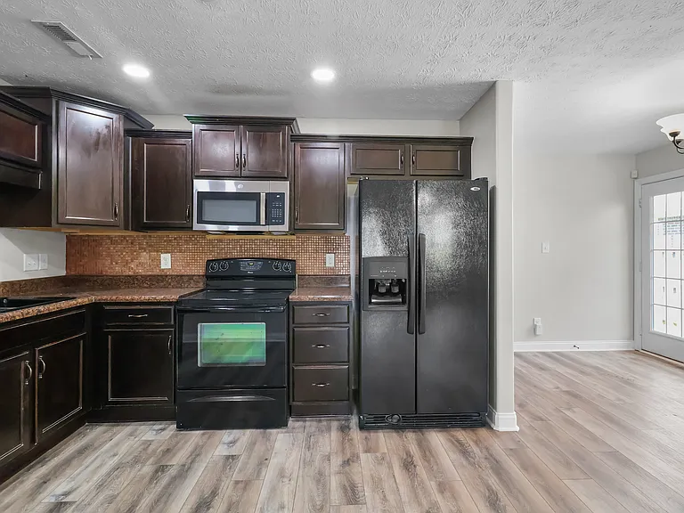 985 Culverson Ct — Photo 12