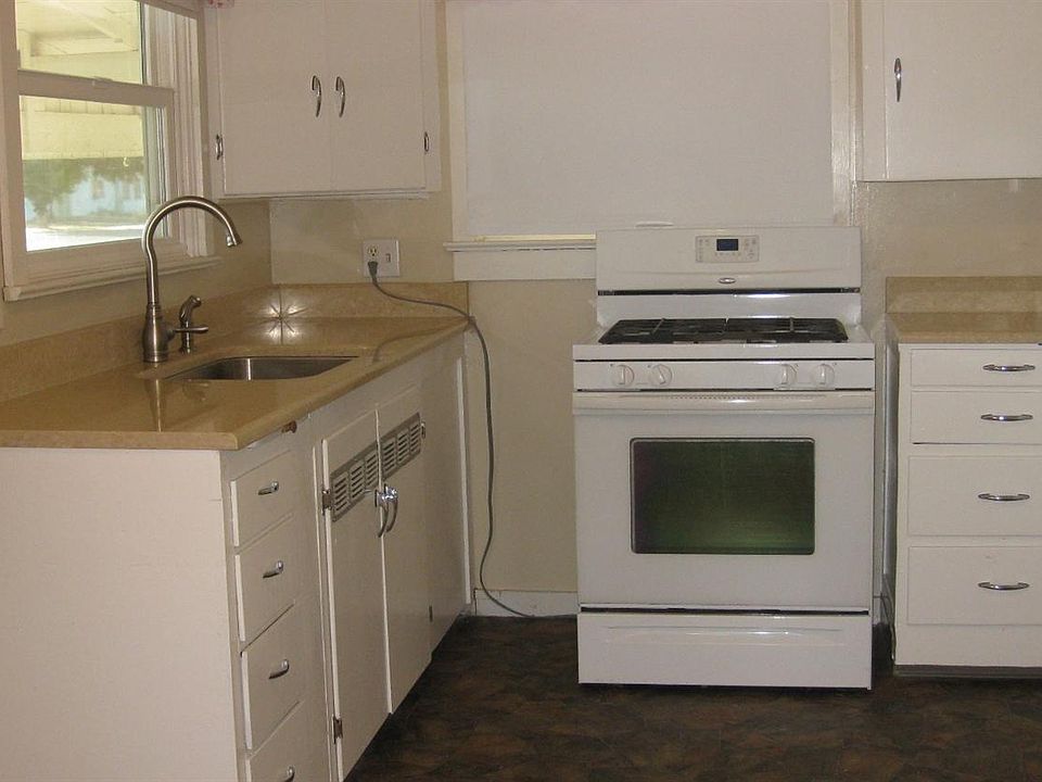 2nd image of 835 East St