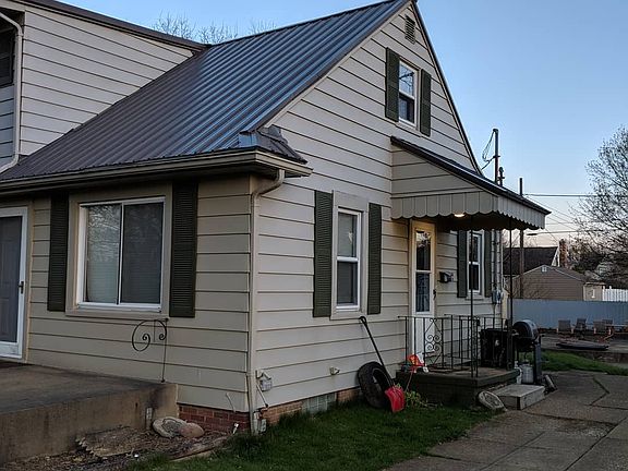 2nd image of 1716 32nd St NE