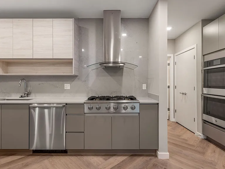 880 Pacific St — Photo 22
