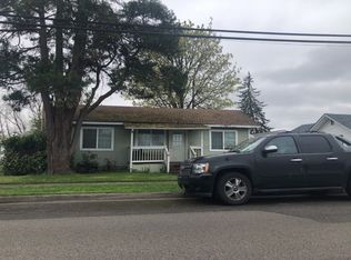 215 N 7th St, Harrisburg, OR 97446
