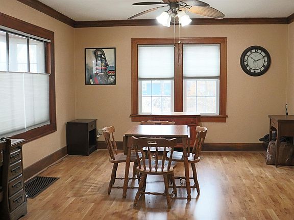 5th image of 925 S Maxwell Rd