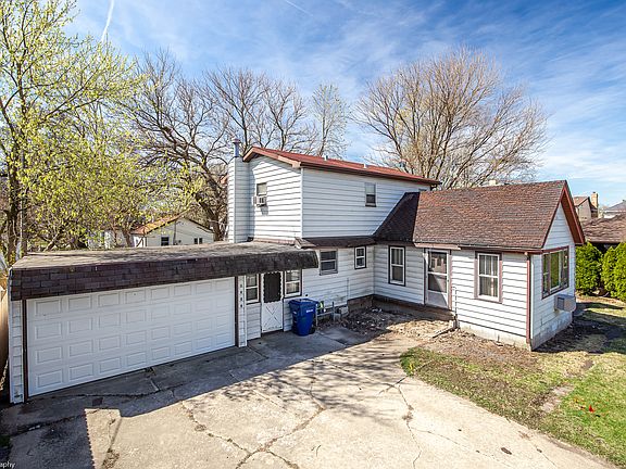 3rd image of 5933 W 90th Pl