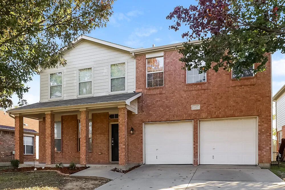 4 bed, 2.5 bath, 2720 sqft, $2,355 — Photo 4