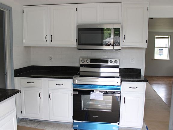 3rd image of 840 Brockton Ave