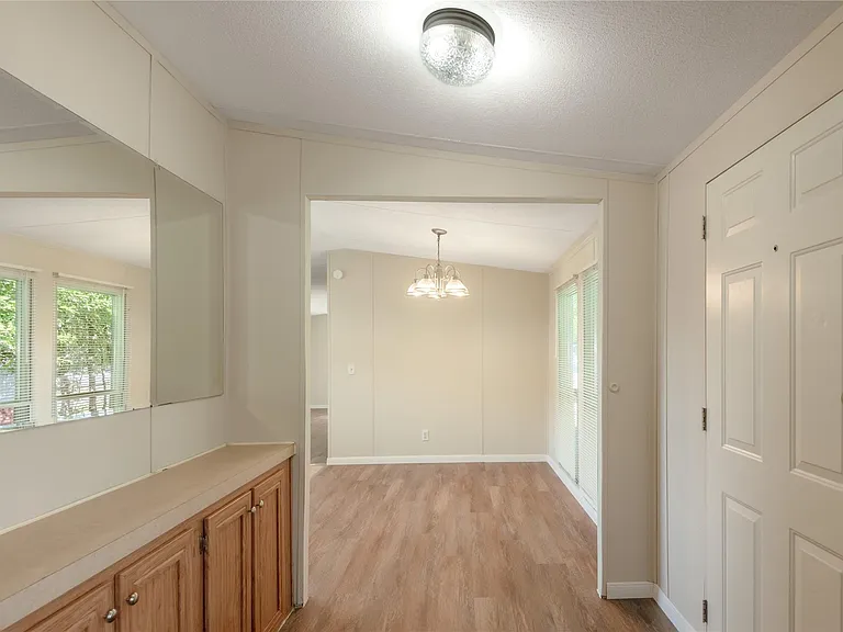 1961 Quality Blvd #12 — Photo 1