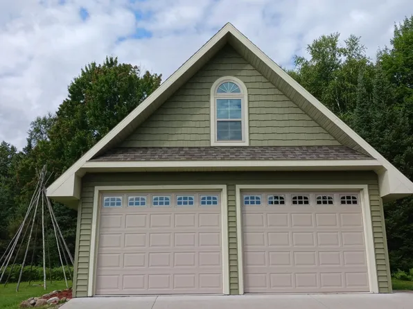 207 Meadowood Dr #24, Iron River, MI 49935