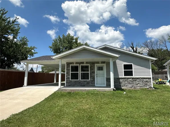 403 E Wells St, Perry, MO 63462