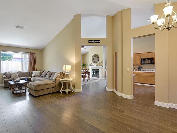 5th image of 1556 Grouse Way