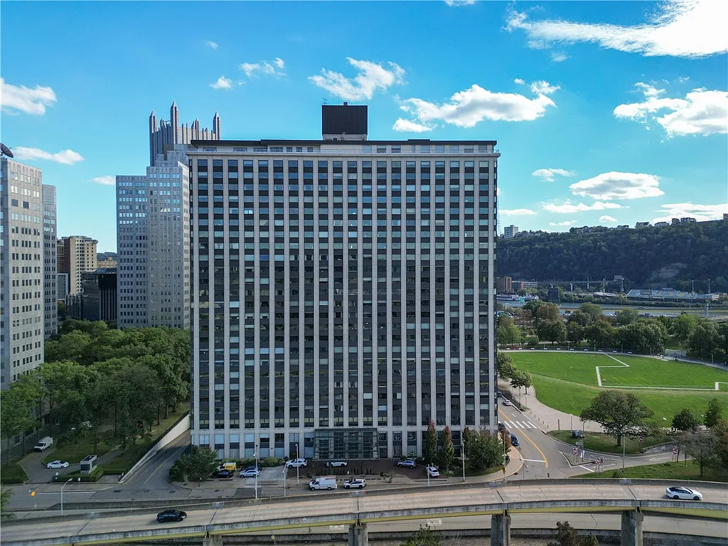 320 Fort Duquesne Blvd #12JK photo 1