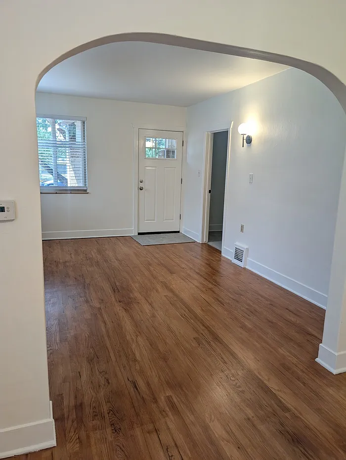 3 bed, 1.0 bath, 1143 sqft, $2,550 — Photo 4