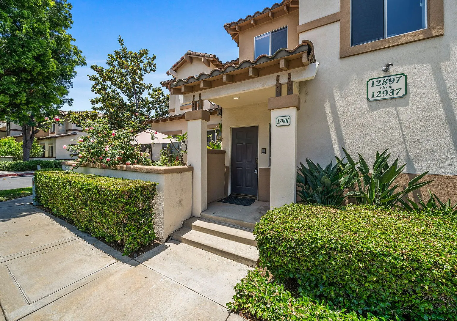 Bright Second Story Condo with 2 Car Garage in The Orchards — Photo 1