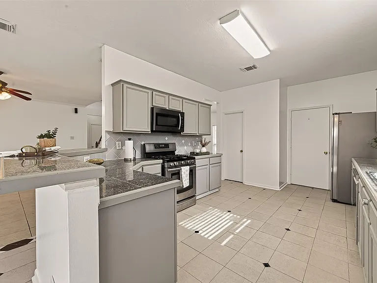 16315 April Ridge Dr — Photo 15