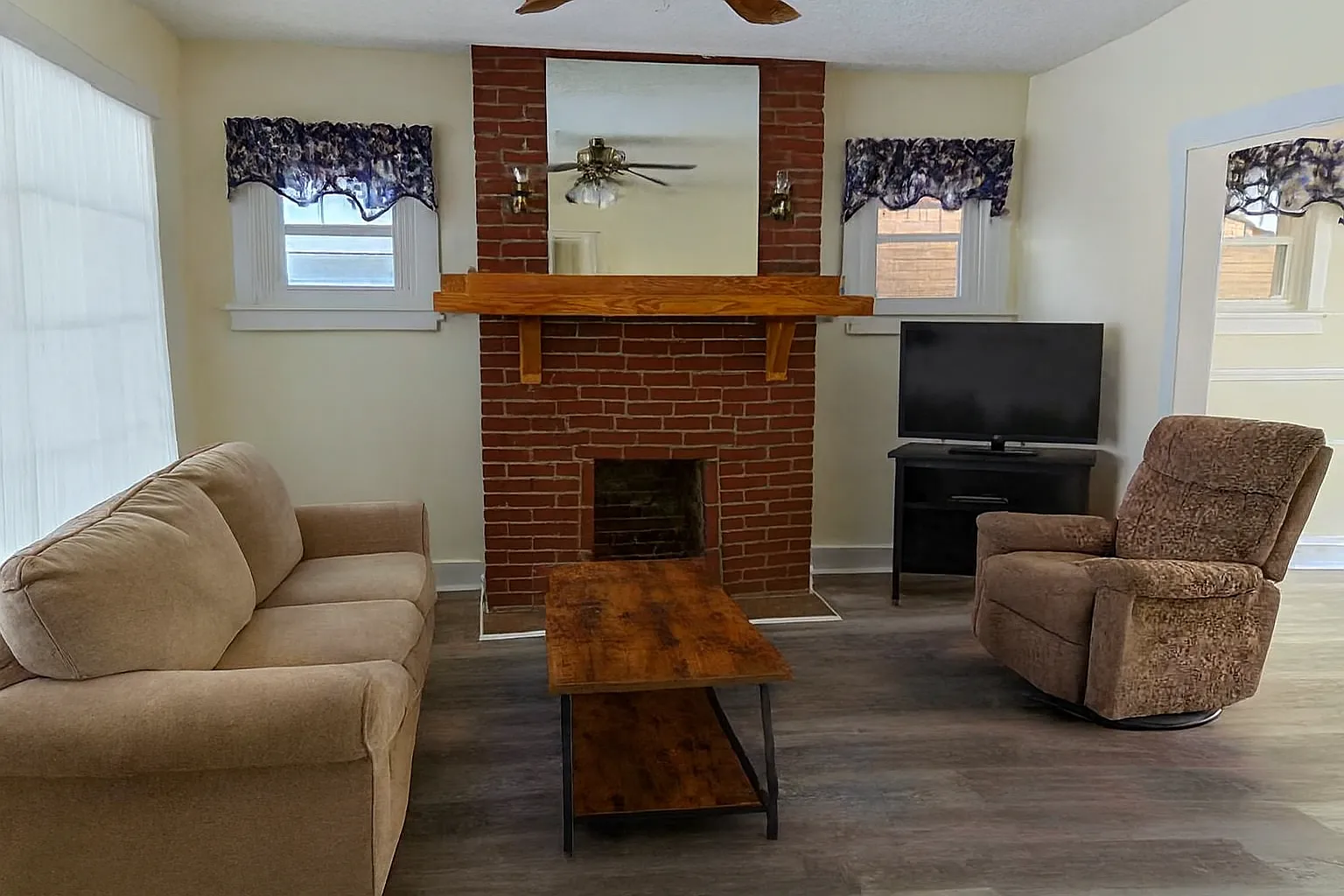 3 bed, 1.5 bath, 1176 sqft, $1,475 — Photo 3