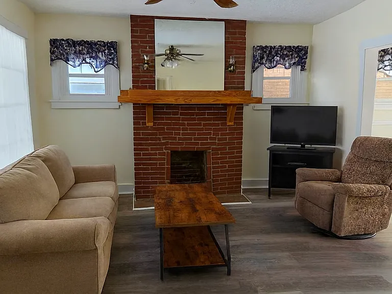 2940 Brevard Ave — Photo 3