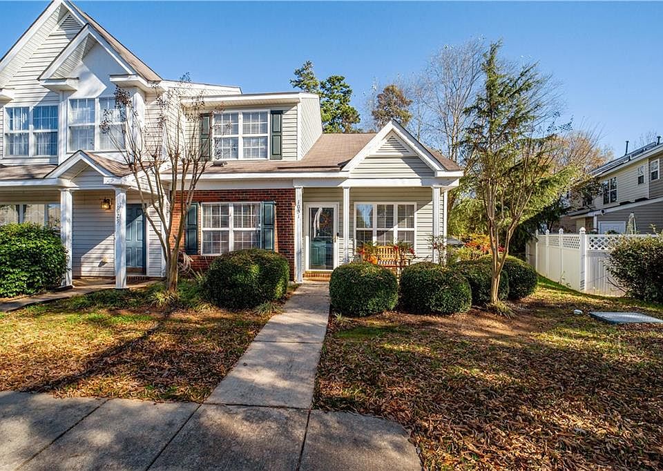 1st image of 1031 Oak Blossom Way