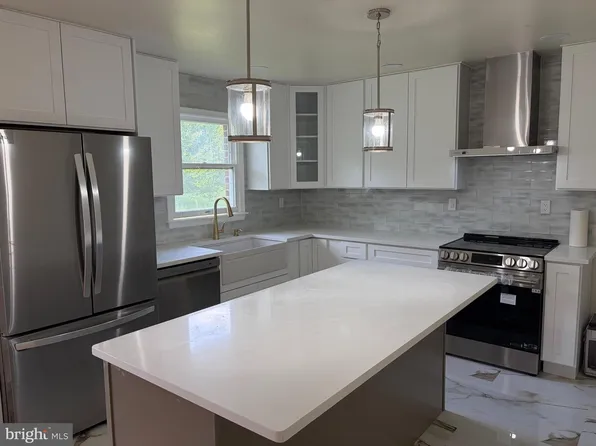 305 White Pine Dr, Middletown, DE 19709