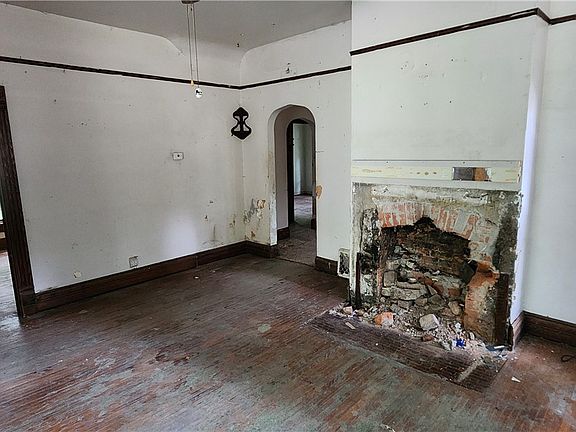 2nd image of 611 Douglas Ave