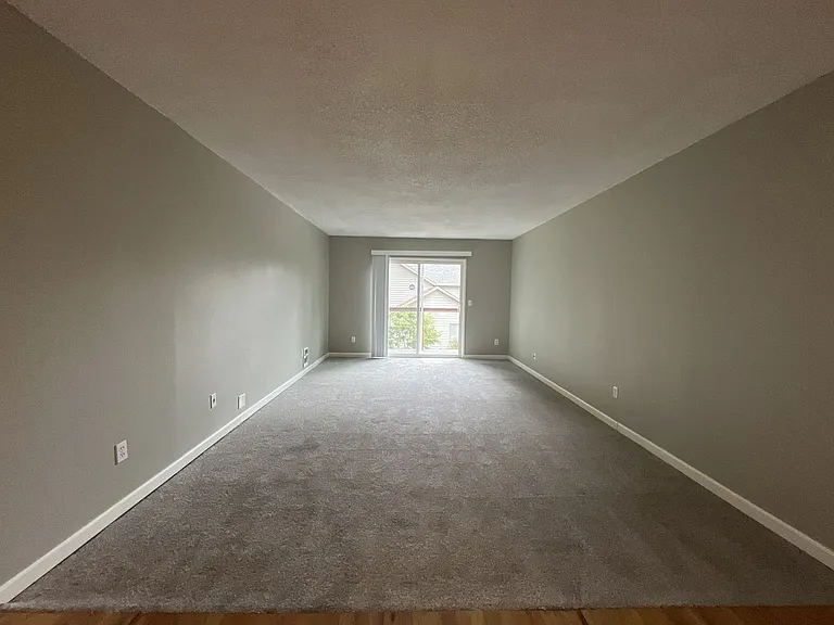15827 NE Glisan St #12 — Photo 12