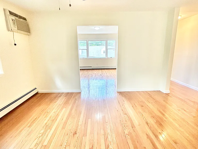 164 Rossiter Ave #1 — Photo 8