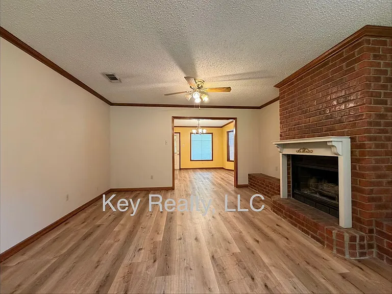 108 Lake Dr — Photo 3