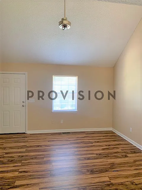 2BD/2BA Townhouse — Photo 3