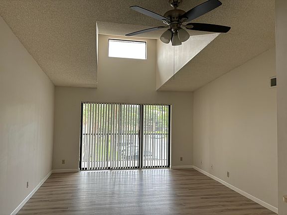 4th image of 207 Foxtail Dr APT E3