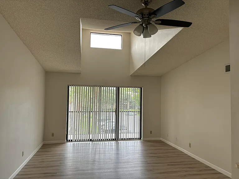 207 Foxtail Dr #E3 — Photo 4