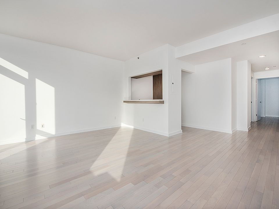 1st image of 250 Bedford Ave #129504