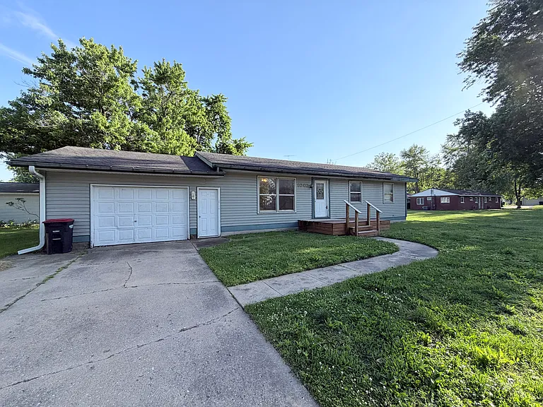 1002 W Saunders St — Photo 3