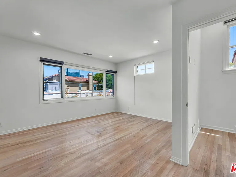 1521 Midvale Ave — Photo 24