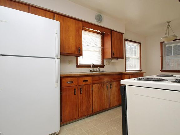 2nd image of 1292 Lincoln Ct