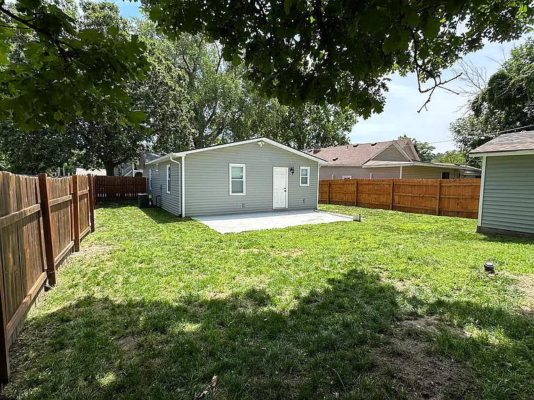 1022 N Kansas Ave — Photo 9
