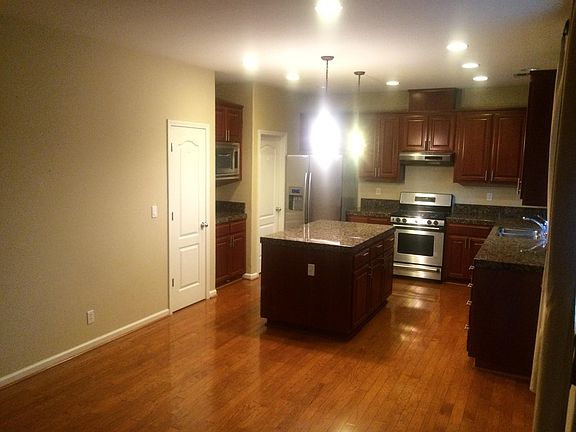4th image of 2110 Mariposa Dr