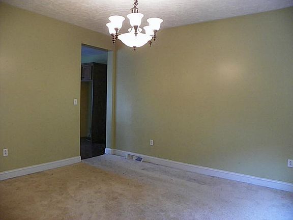 5th image of 206 Woodcrest Ct