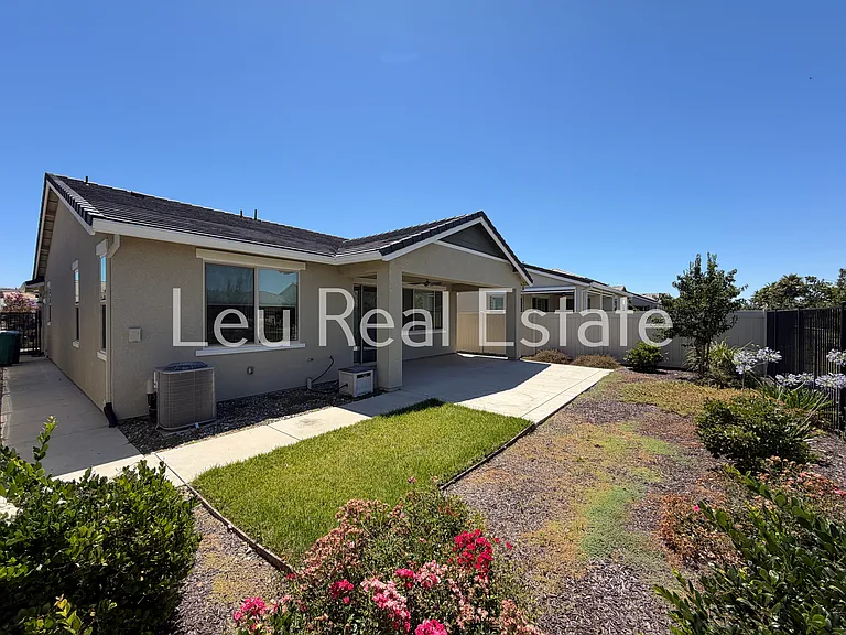 8961 Cerro Vista Dr — Photo 20
