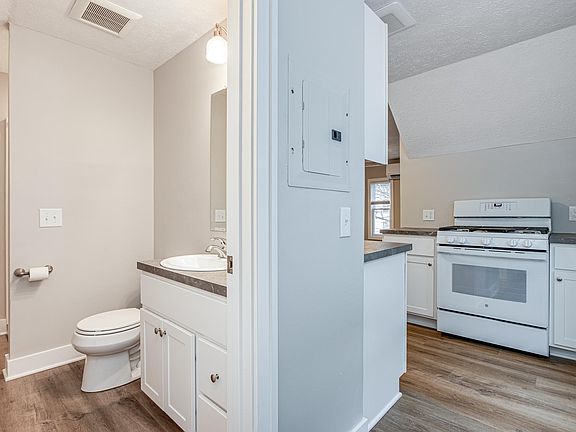 5th image of 916 Jennette Ave NW #2