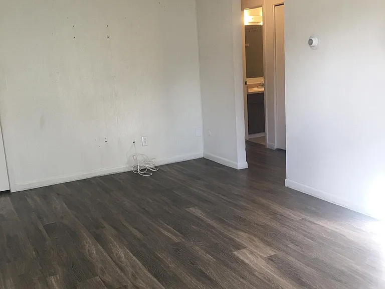 Delaware Apartments — Photo 11