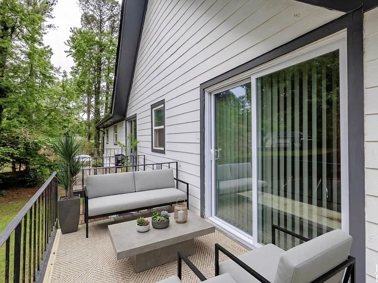 Modern Living in the Heart of Northlake — Photo 84