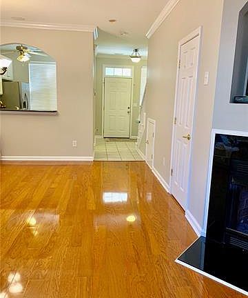 3rd image of 1919 Bellflower Dr